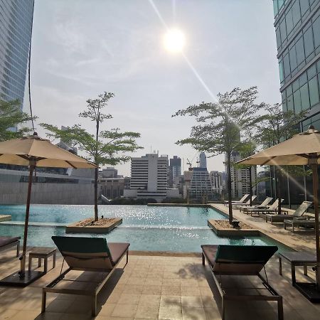 Sivatel Bangkok Hotel Exteriér fotografie The pool at the hotel