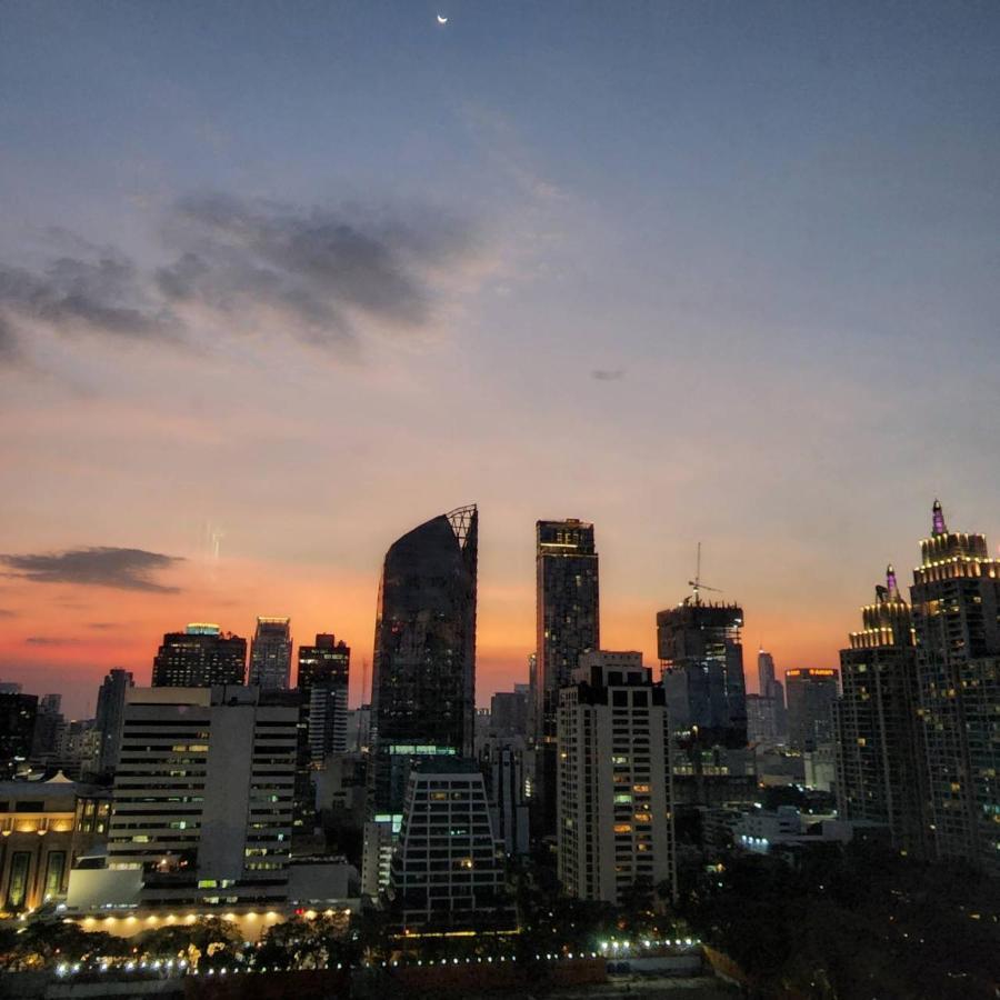 Sivatel Bangkok Hotel Exteriér fotografie The Makati skyline at sunset