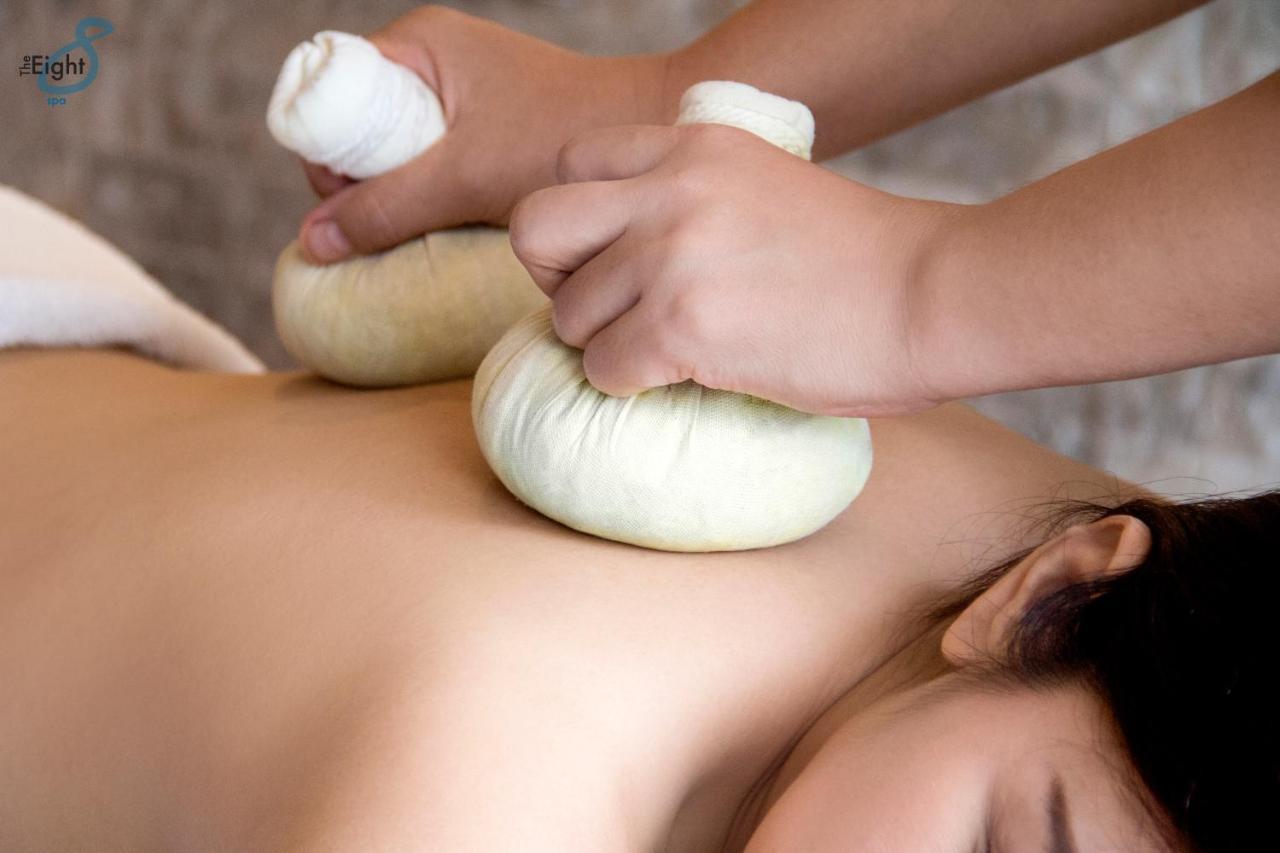 Sivatel Bangkok Hotel Exteriér fotografie Thai herbal compress massage