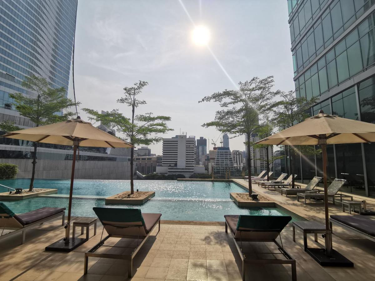 Sivatel Bangkok Hotel Exteriér fotografie The pool at the hotel